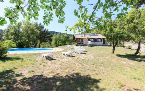 Even in long dry periods the grounds usually remain green 